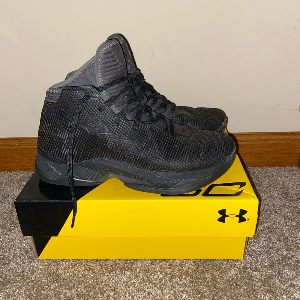 Stephen Curry 2.5 - Men’s size 8 - ONLY WORN INSIDE - used but good condition
